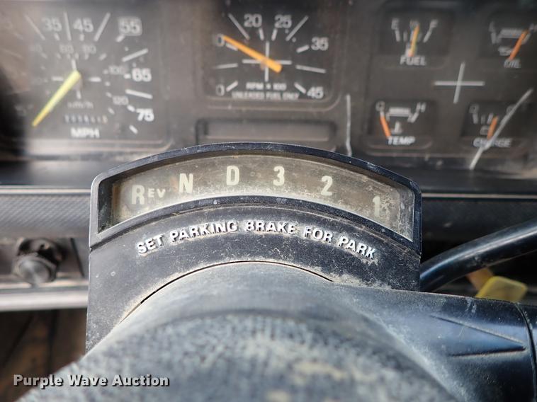 image for item DF8674 1995 Ford F700 dump truck