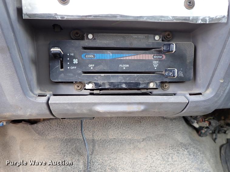 image for item DF8674 1995 Ford F700 dump truck