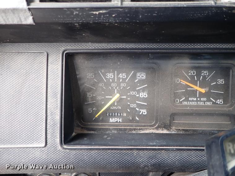 image for item DF8674 1995 Ford F700 dump truck