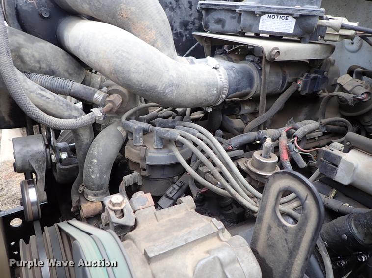 image for item DF8674 1995 Ford F700 dump truck