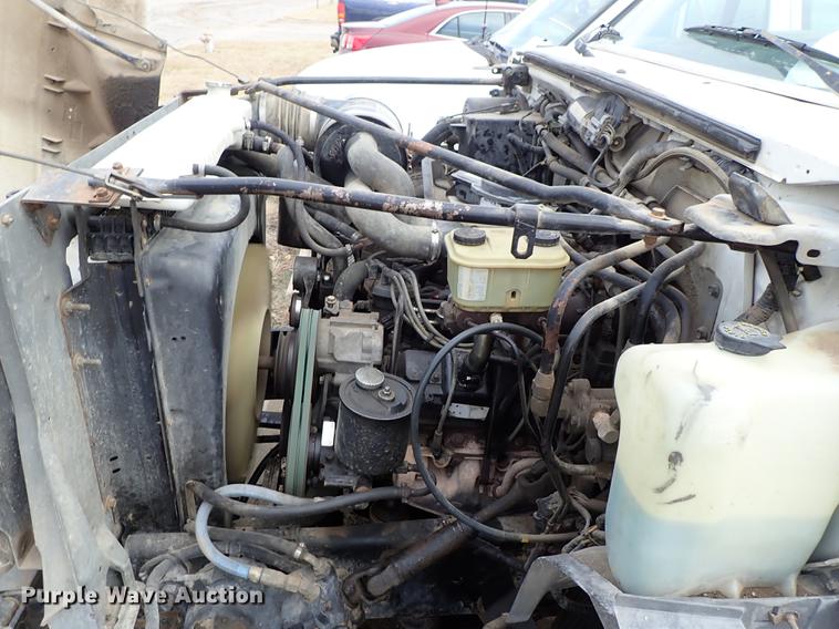 image for item DF8674 1995 Ford F700 dump truck