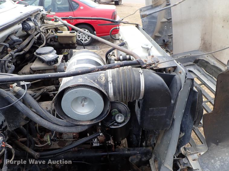 image for item DF8674 1995 Ford F700 dump truck