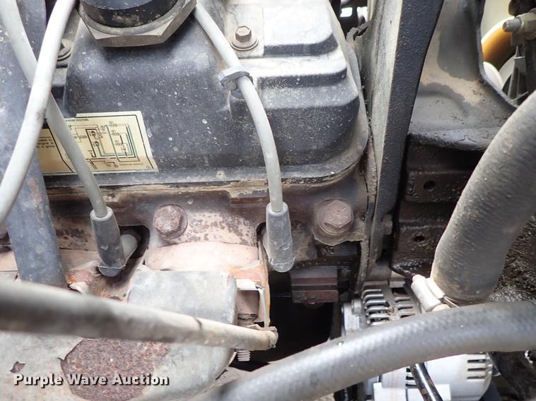 image for item DF8674 1995 Ford F700 dump truck