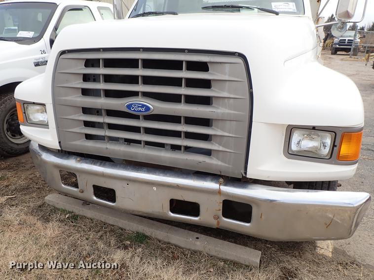 image for item DF8674 1995 Ford F700 dump truck