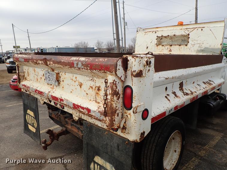 image for item DF8674 1995 Ford F700 dump truck