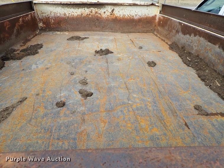 image for item DF8674 1995 Ford F700 dump truck