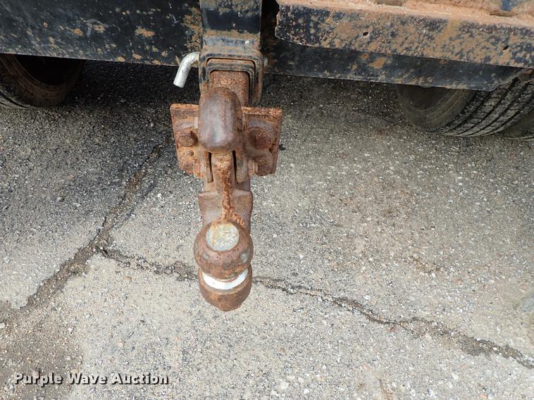 image for item DF8674 1995 Ford F700 dump truck