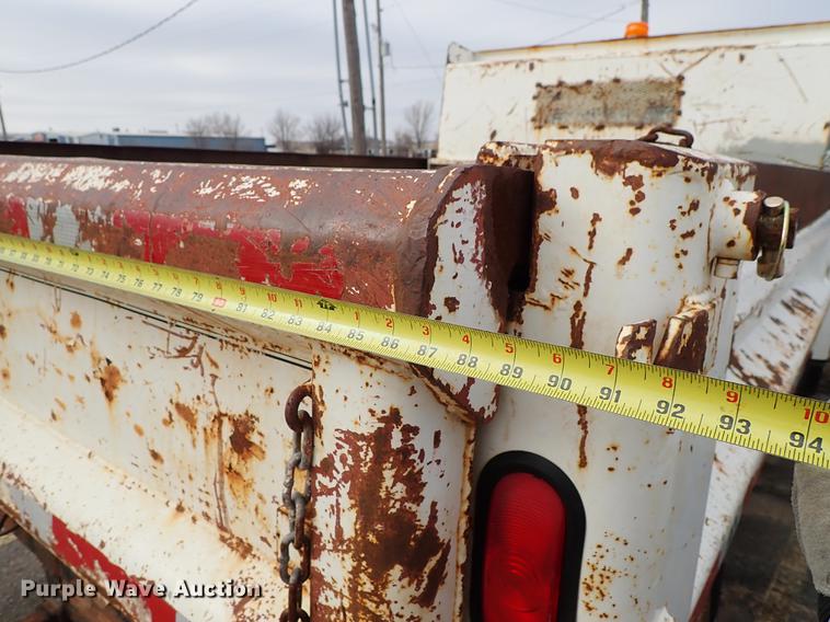 image for item DF8674 1995 Ford F700 dump truck