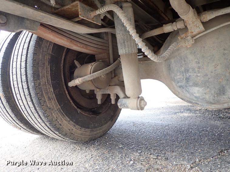 image for item DF8674 1995 Ford F700 dump truck