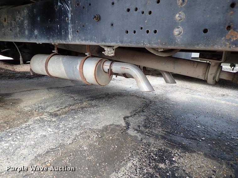 image for item DF8674 1995 Ford F700 dump truck