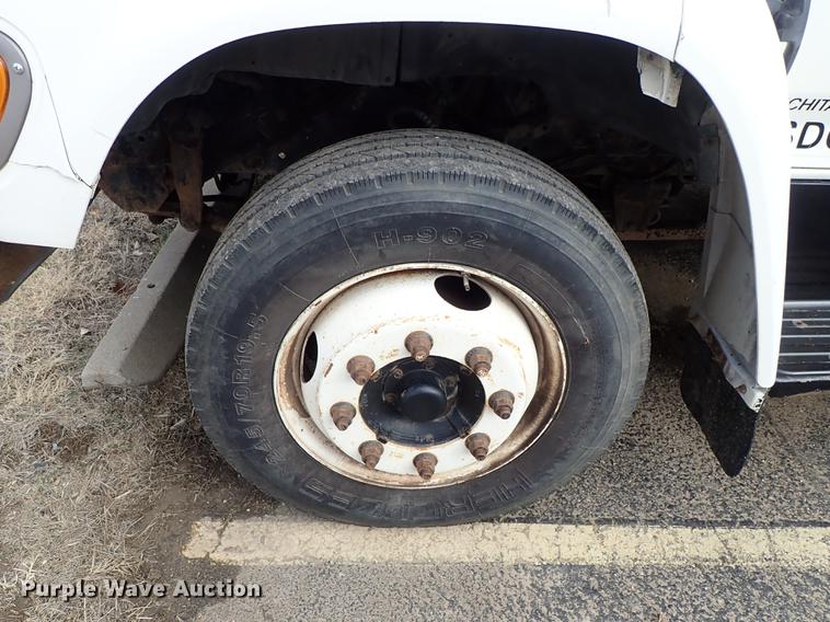 image for item DF8674 1995 Ford F700 dump truck