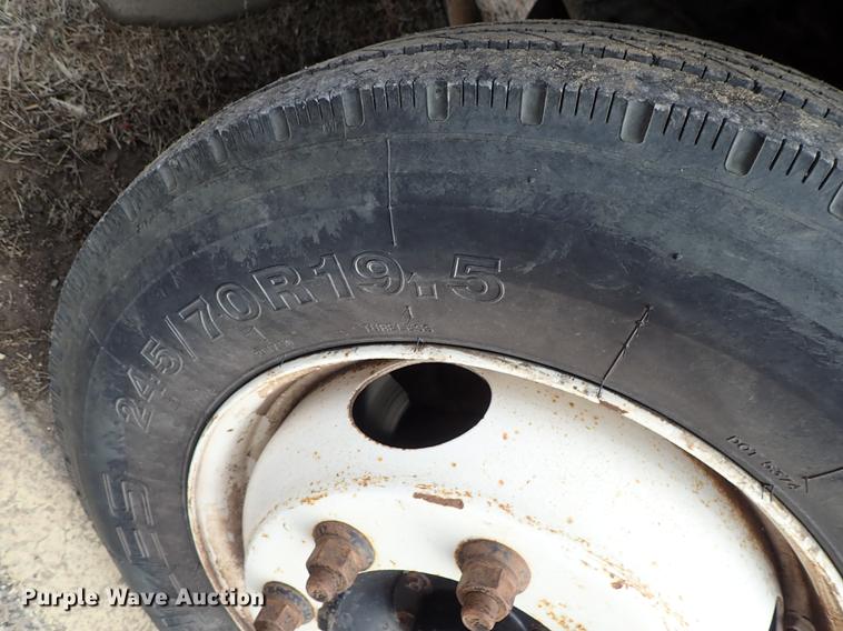 image for item DF8674 1995 Ford F700 dump truck