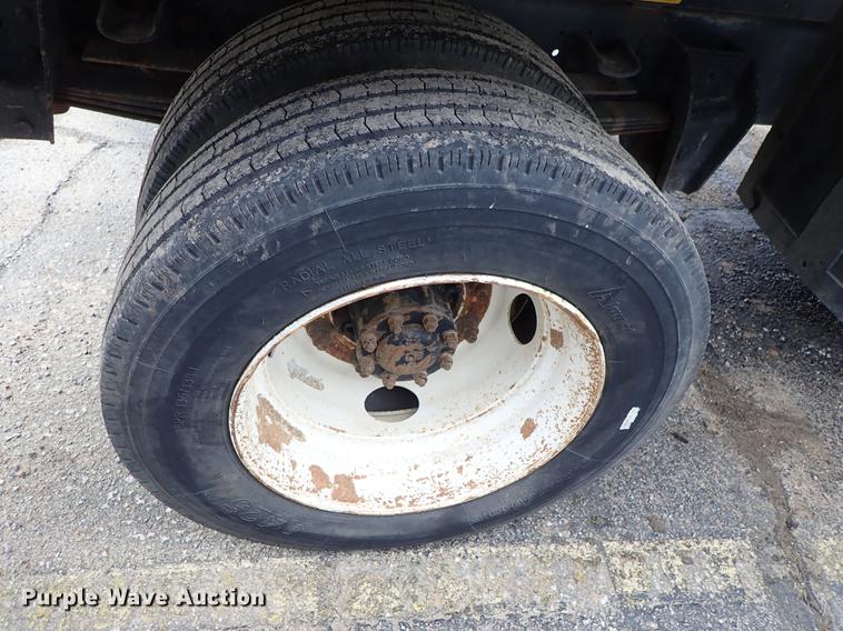 image for item DF8674 1995 Ford F700 dump truck