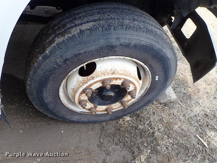 image for item DF8674 1995 Ford F700 dump truck