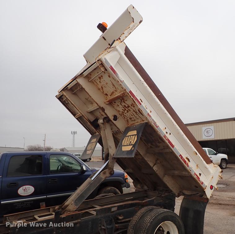 image for item DF8674 1995 Ford F700 dump truck