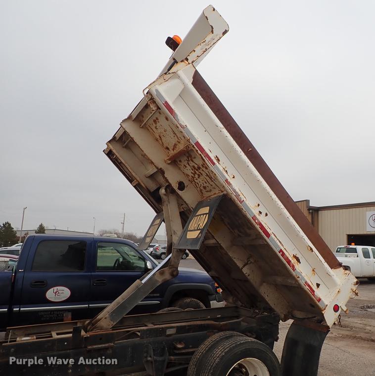 image for item DF8674 1995 Ford F700 dump truck