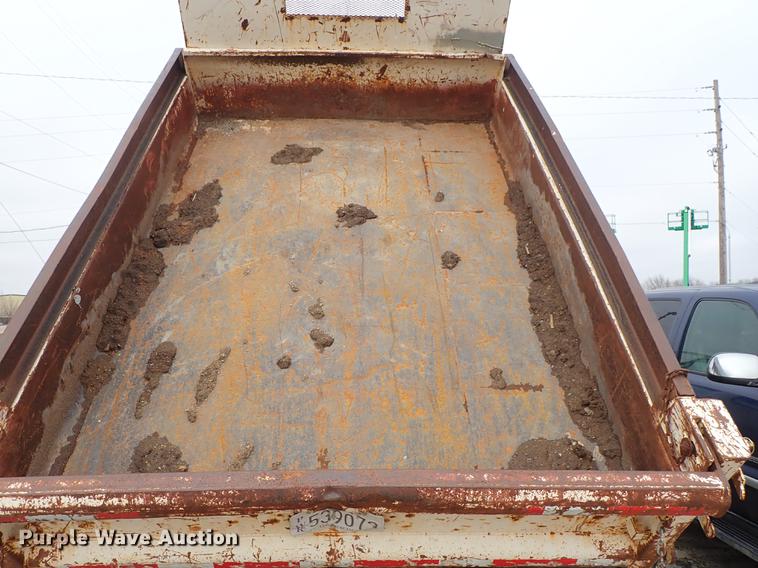 image for item DF8674 1995 Ford F700 dump truck