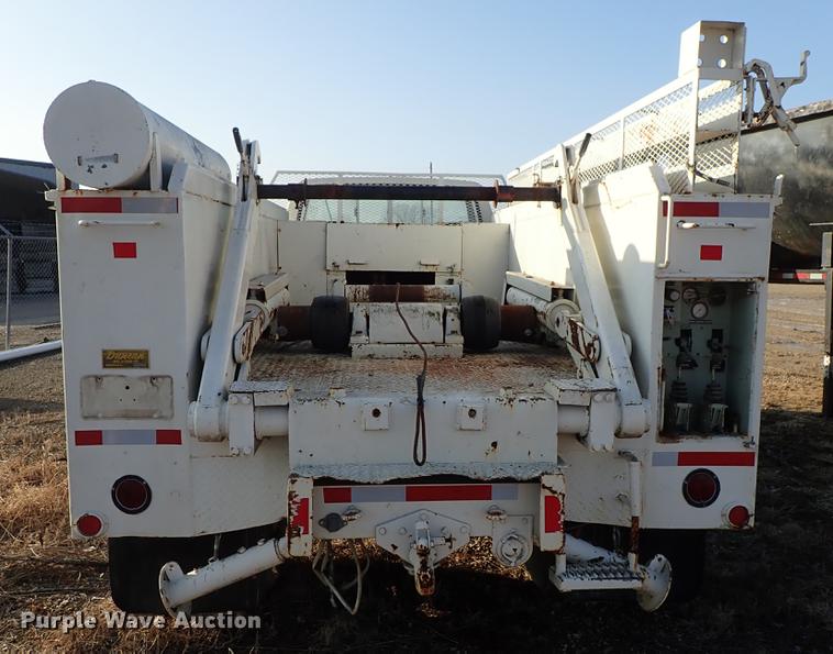 image for item DF8681 1982 Ford F700 utility truck