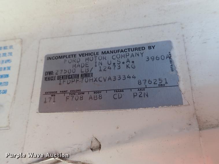 image for item DF8681 1982 Ford F700 utility truck