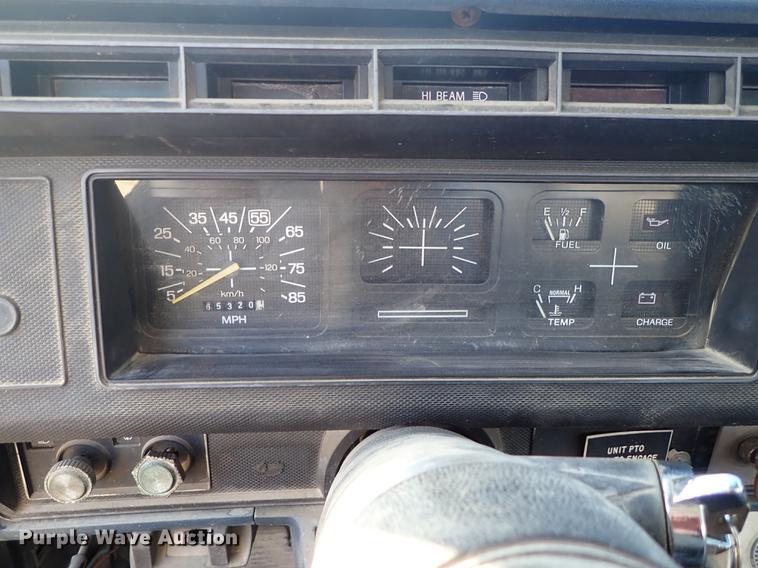 image for item DF8681 1982 Ford F700 utility truck