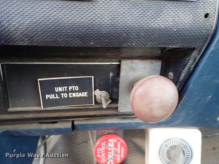 image for item DF8681 1982 Ford F700 utility truck