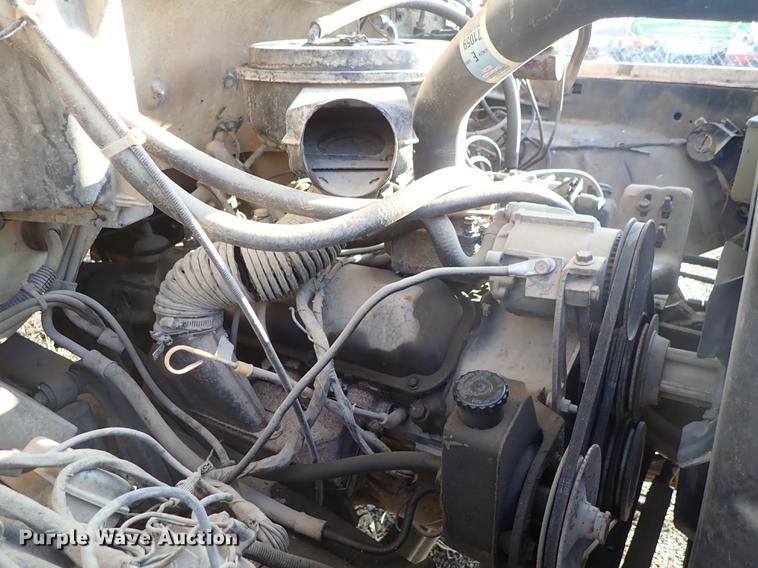 image for item DF8681 1982 Ford F700 utility truck