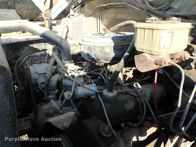 image for item DF8681 1982 Ford F700 utility truck