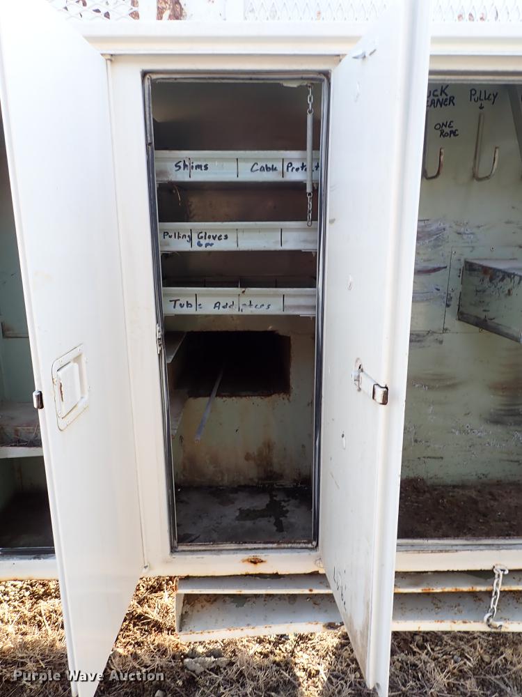 image for item DF8681 1982 Ford F700 utility truck