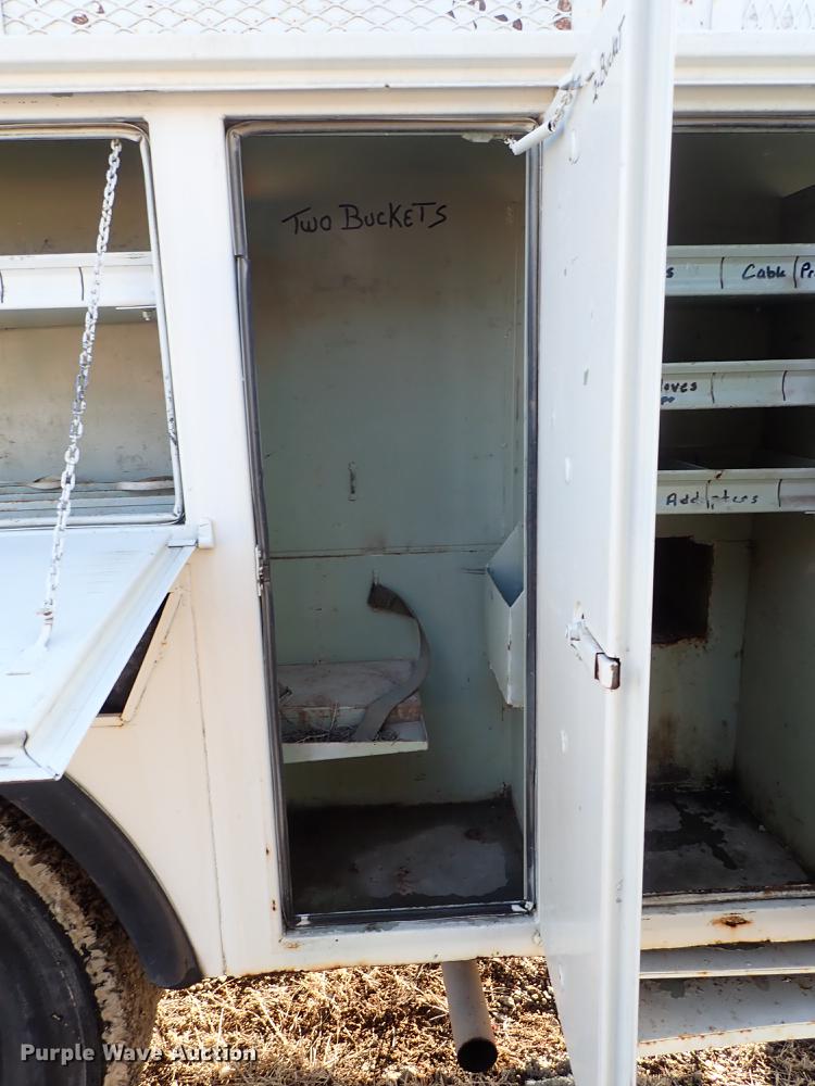 image for item DF8681 1982 Ford F700 utility truck