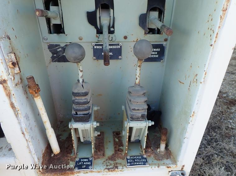 image for item DF8681 1982 Ford F700 utility truck