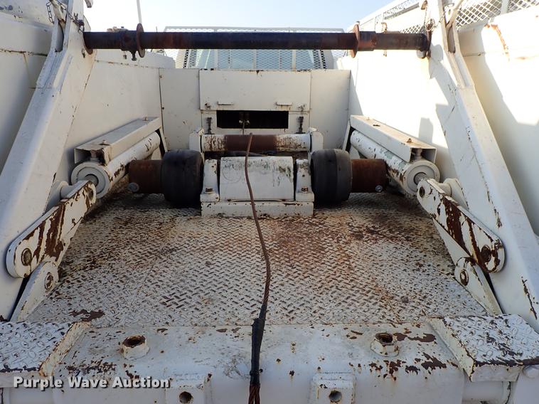 image for item DF8681 1982 Ford F700 utility truck