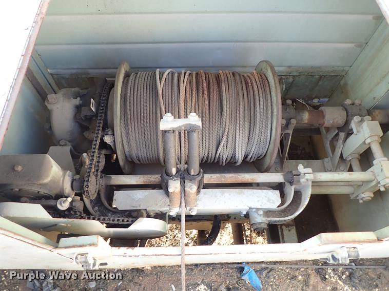 image for item DF8681 1982 Ford F700 utility truck