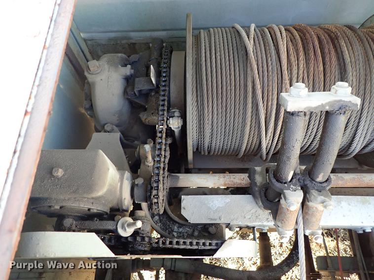 image for item DF8681 1982 Ford F700 utility truck