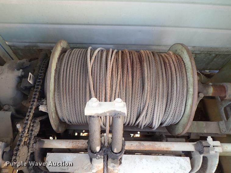 image for item DF8681 1982 Ford F700 utility truck