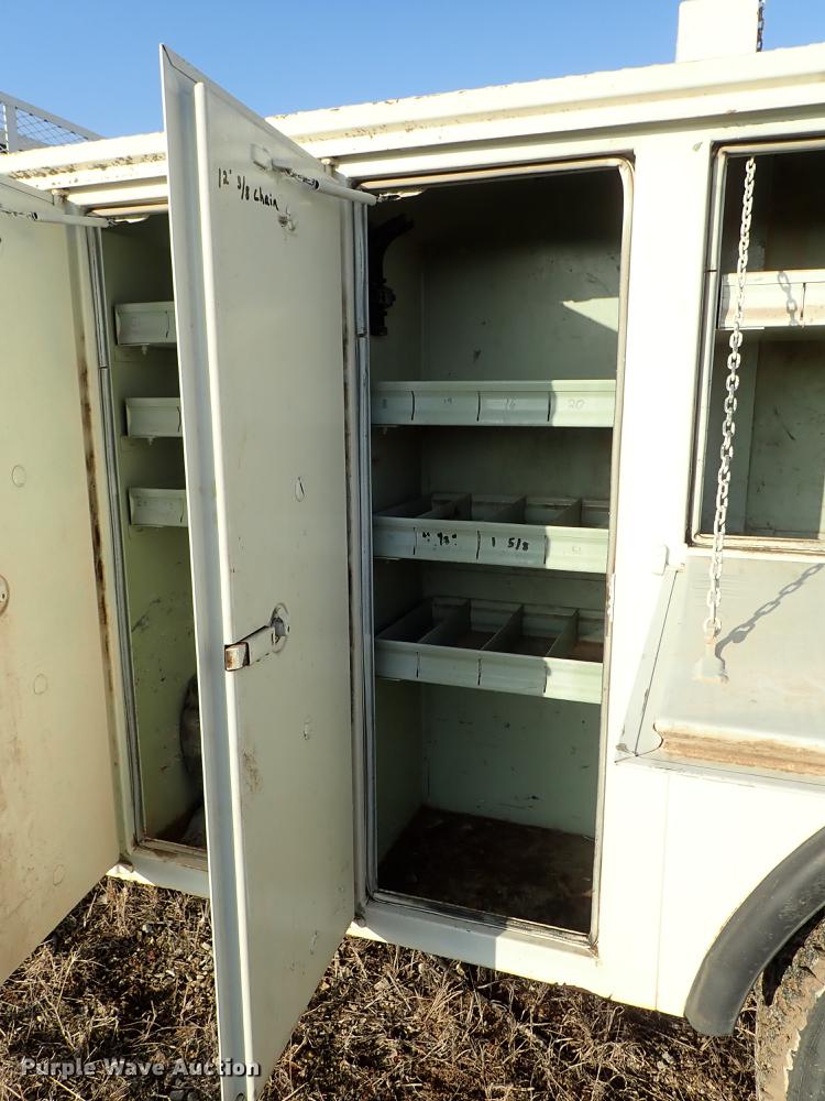 image for item DF8681 1982 Ford F700 utility truck