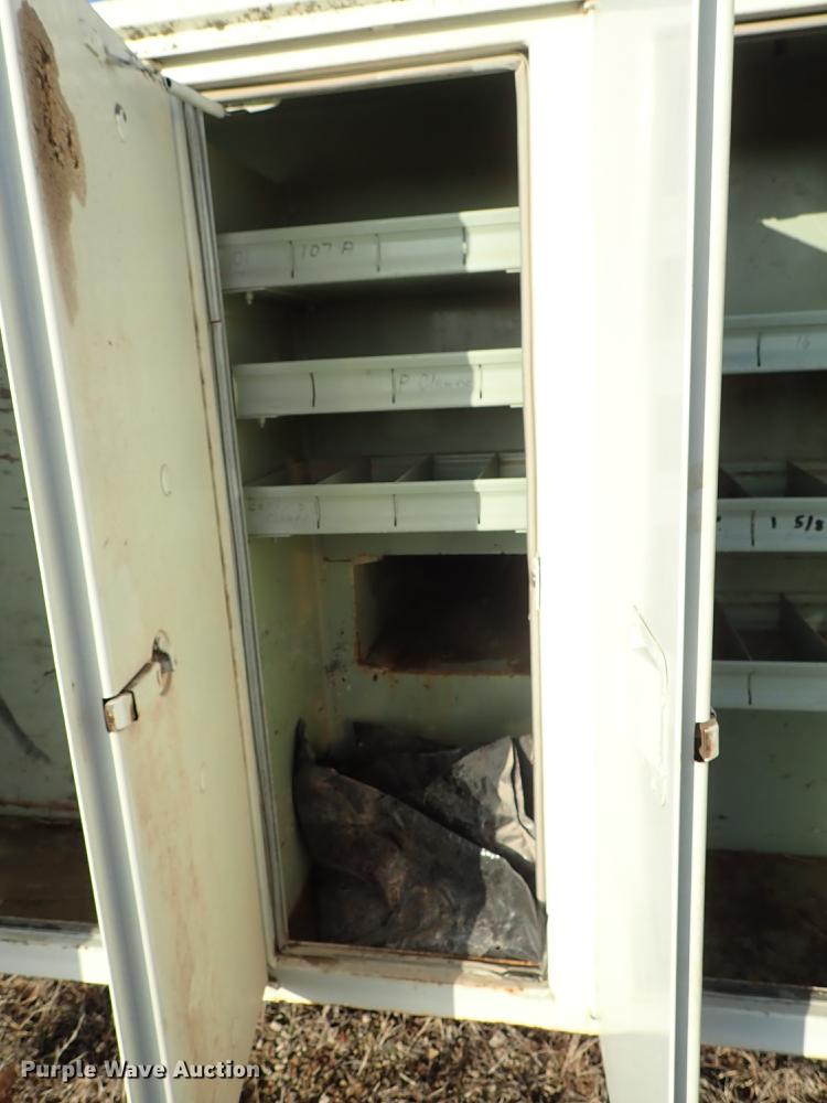 image for item DF8681 1982 Ford F700 utility truck