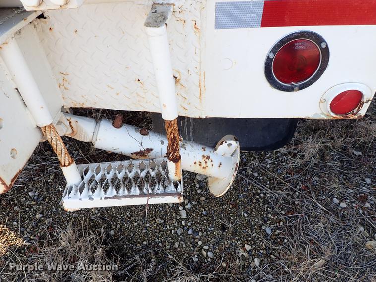 image for item DF8681 1982 Ford F700 utility truck