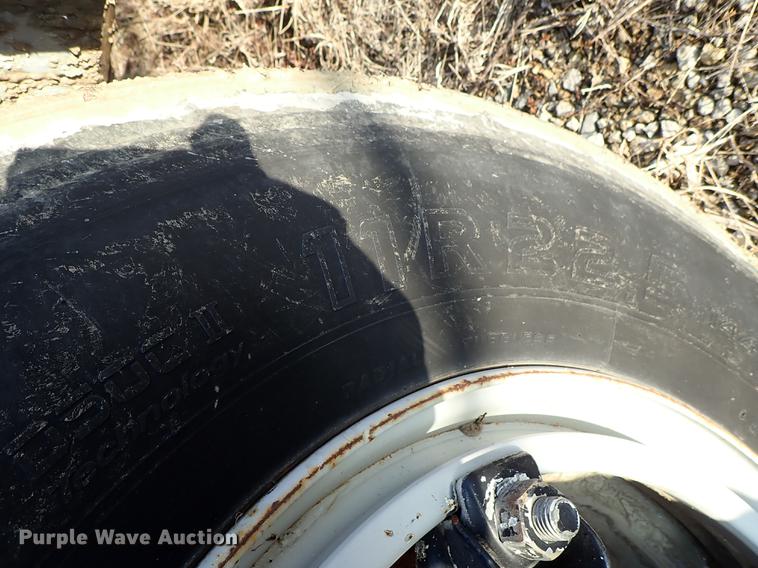 image for item DF8681 1982 Ford F700 utility truck