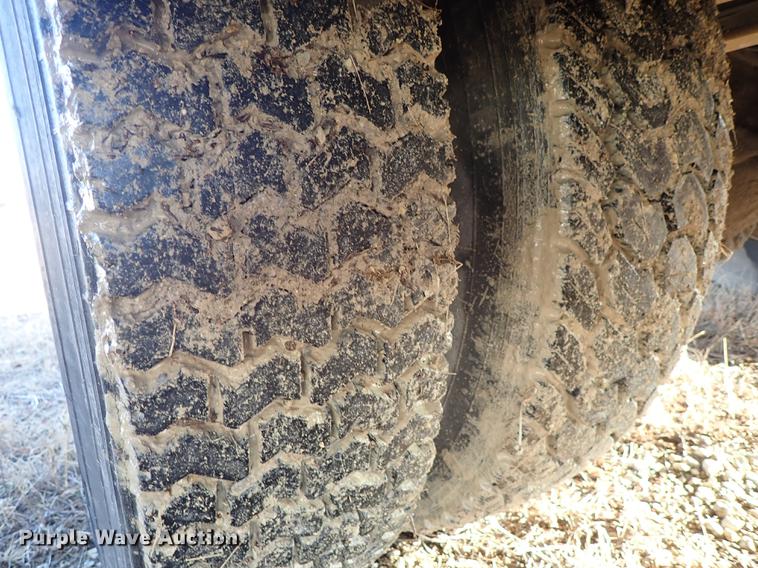 image for item DF8681 1982 Ford F700 utility truck