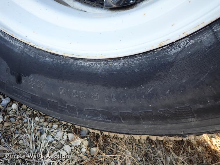 image for item DF8681 1982 Ford F700 utility truck