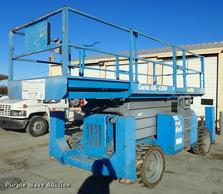 image for item DG2918 2003 Genie GS-4390 scissor lift