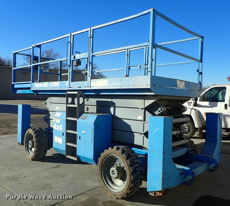 image for item DG2918 2003 Genie GS-4390 scissor lift