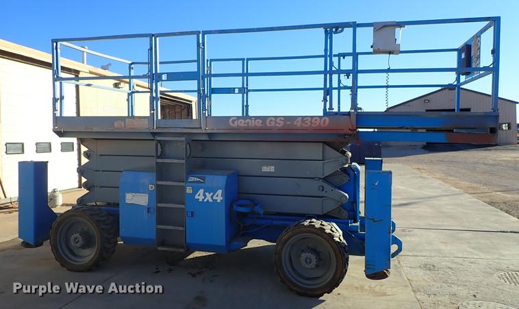 image for item DG2918 2003 Genie GS-4390 scissor lift