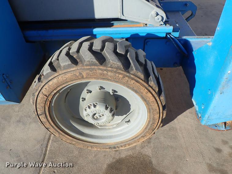 image for item DG2918 2003 Genie GS-4390 scissor lift