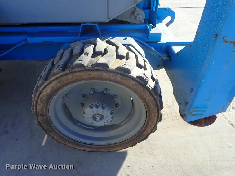 image for item DG2918 2003 Genie GS-4390 scissor lift
