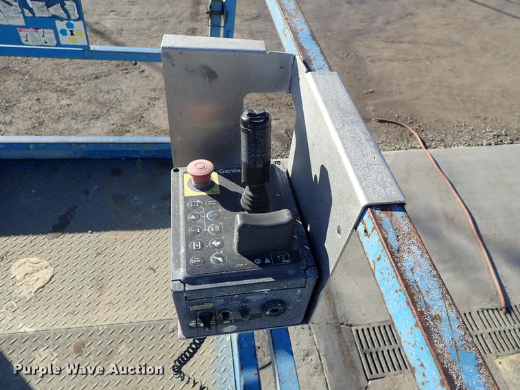 image for item DG2918 2003 Genie GS-4390 scissor lift