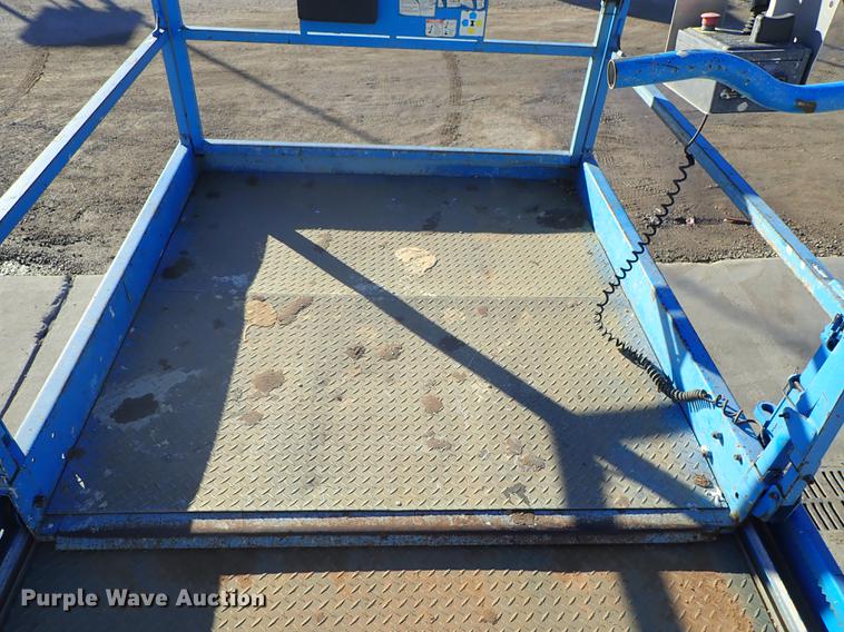 image for item DG2918 2003 Genie GS-4390 scissor lift