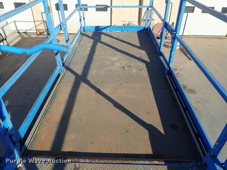 image for item DG2918 2003 Genie GS-4390 scissor lift