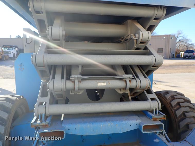 image for item DG2918 2003 Genie GS-4390 scissor lift
