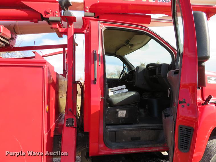 image for item DG3797 2007 Chevrolet C8500 bucket truck
